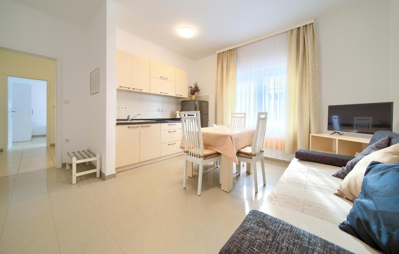 Apartmani Mara Matic มาลินสกา ภายนอก รูปภาพ