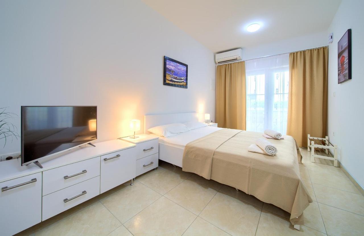 Apartmani Mara Matic มาลินสกา ภายนอก รูปภาพ