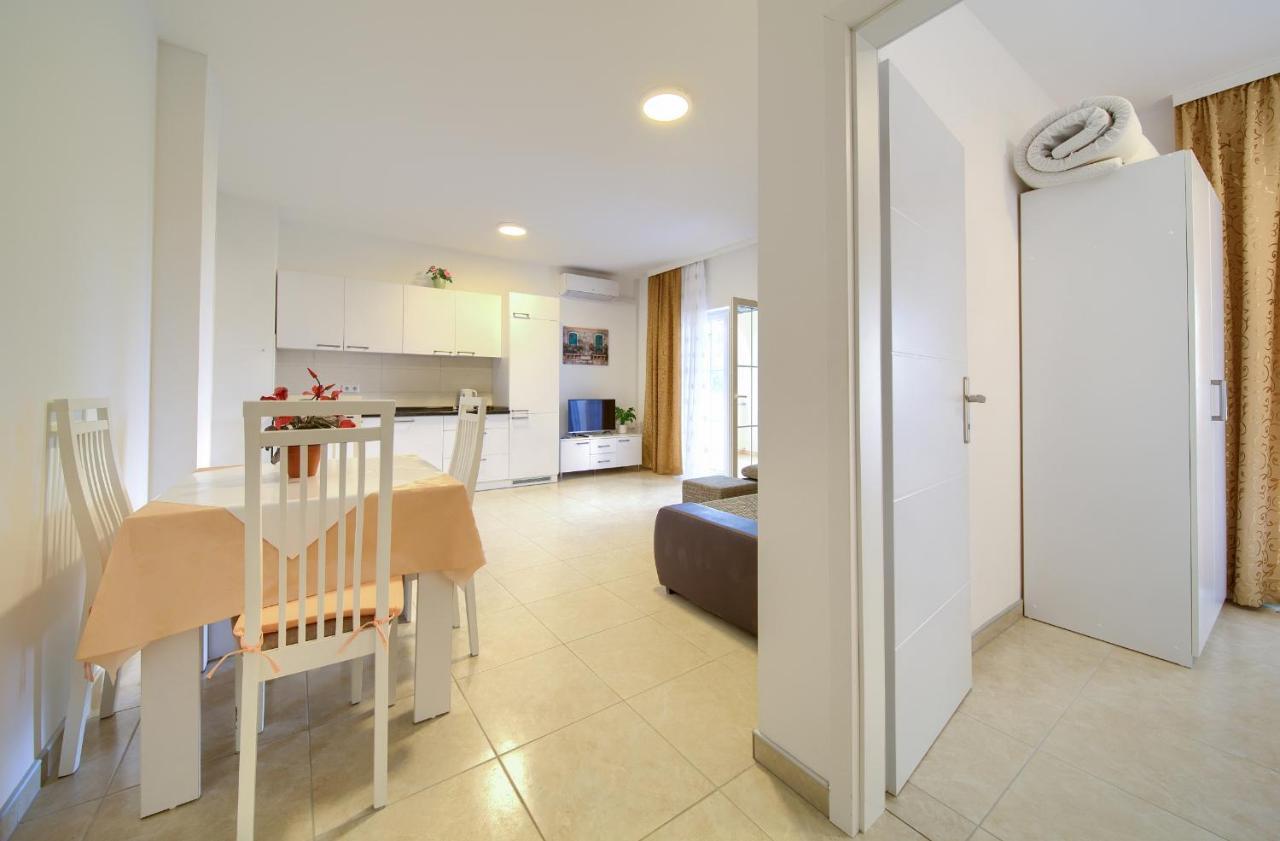 Apartmani Mara Matic มาลินสกา ภายนอก รูปภาพ