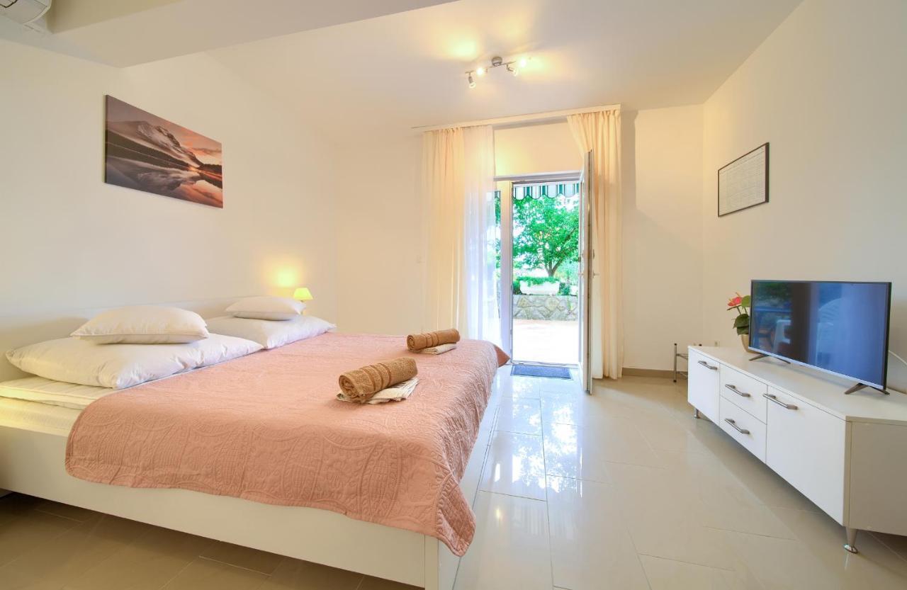 Apartmani Mara Matic มาลินสกา ภายนอก รูปภาพ