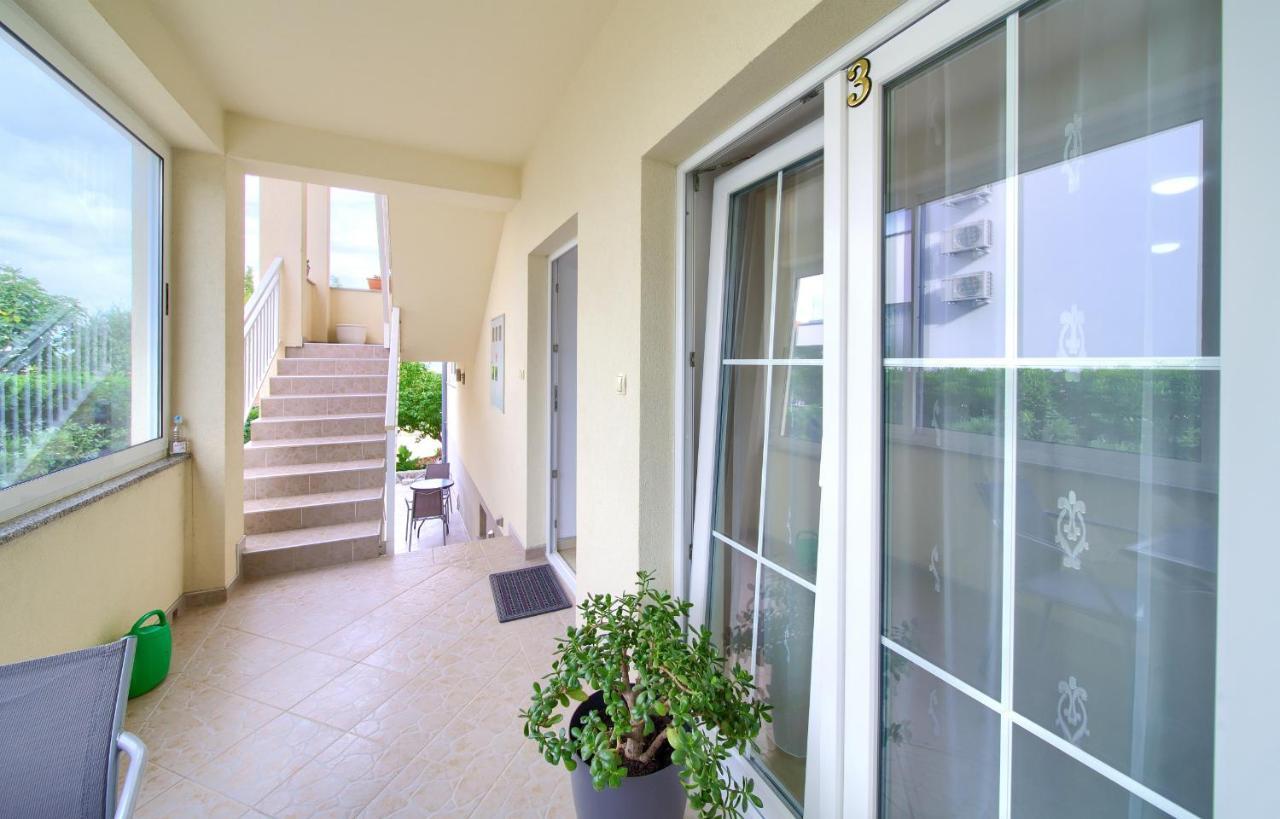Apartmani Mara Matic มาลินสกา ภายนอก รูปภาพ