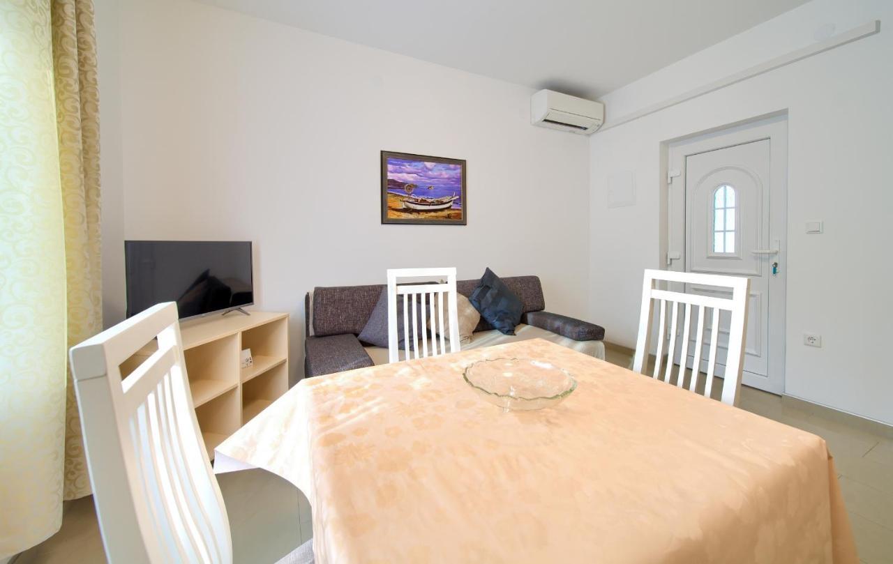 Apartmani Mara Matic มาลินสกา ภายนอก รูปภาพ